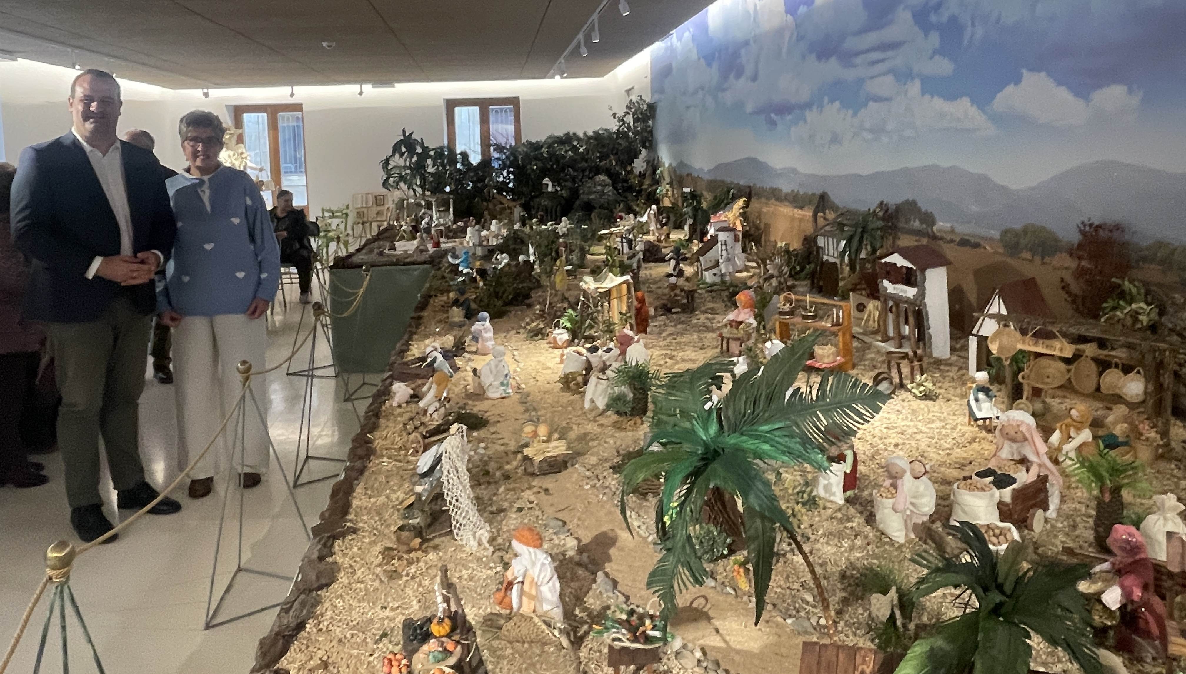 El IDES acoge el belén sostenible creado por la Asociación de Mujeres Damajuanas