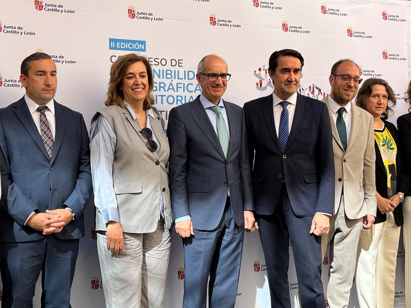 Autoridades participantes en el Congreso Nacional de sostenibilidad demográfica y territorial de Castilla y León Autoridades participantes en el Congreso Nacional de sostenibilidad demográfica y territorial de Castilla y León