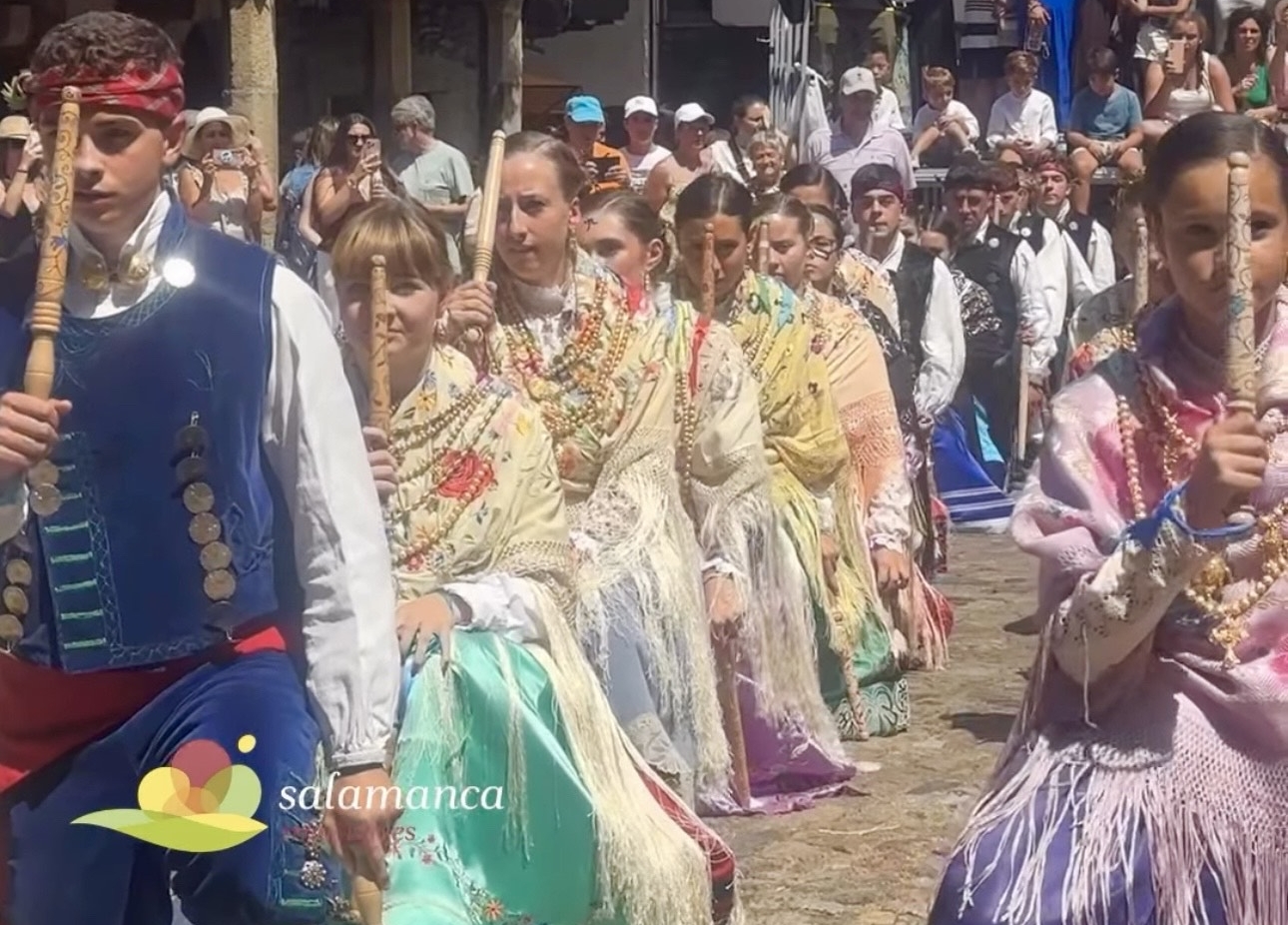 Imagen de una danza en La Alberca.