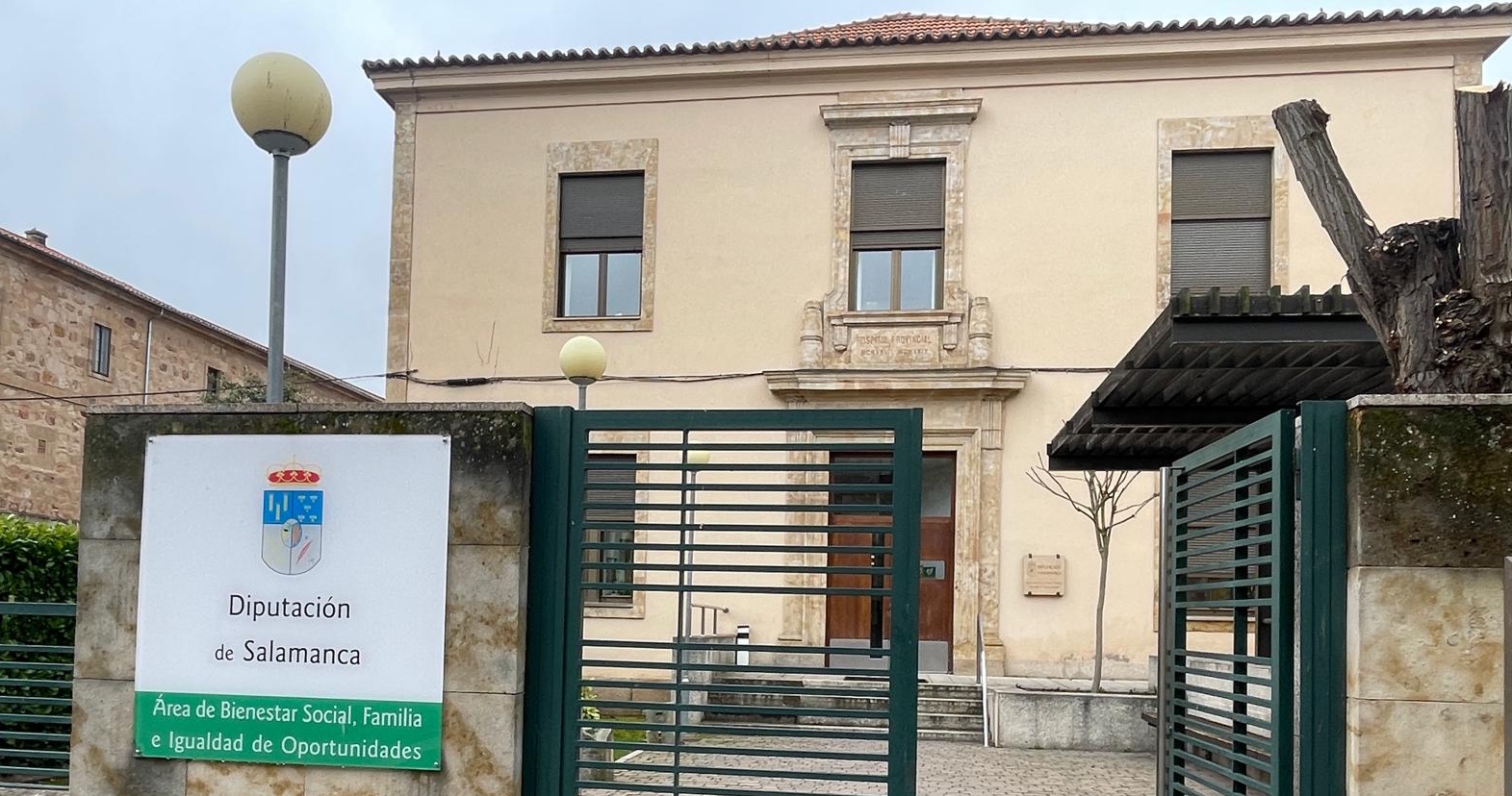 Entrada del edificio de Bienestar Social